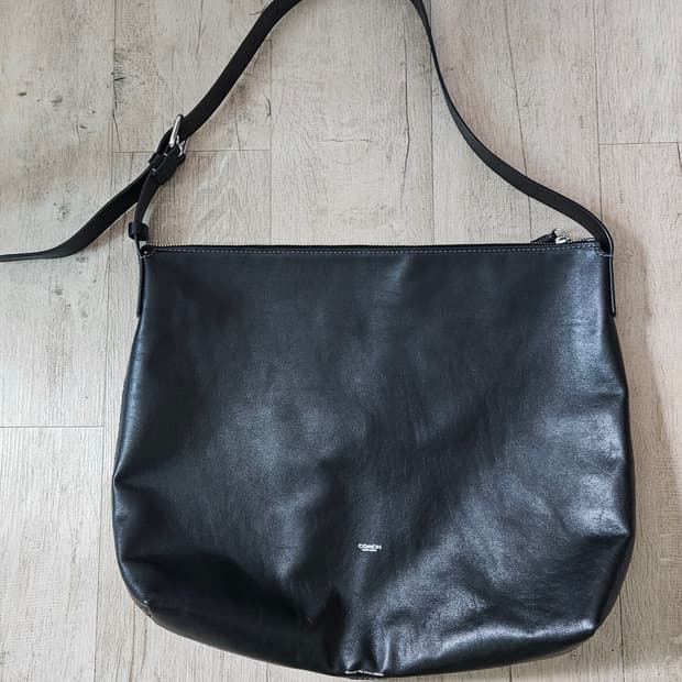 코치 모트 매신저백 