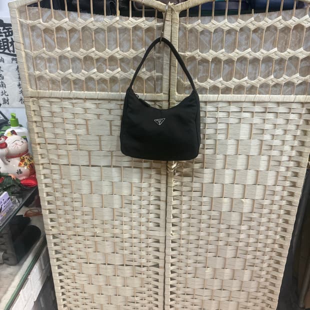 정품 프라다 나일론 미니 호보백 팝니다