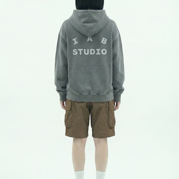 🩶 IAB STUDIO 로고 후드티 – 그레이