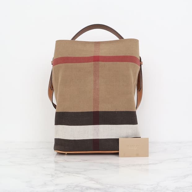 [BURBERRY] 버버리 자이언트 체크 레더 버킷백