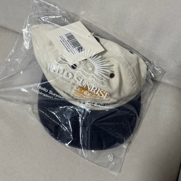 헬로선라이즈 90s 로고 볼캡 (새상품)