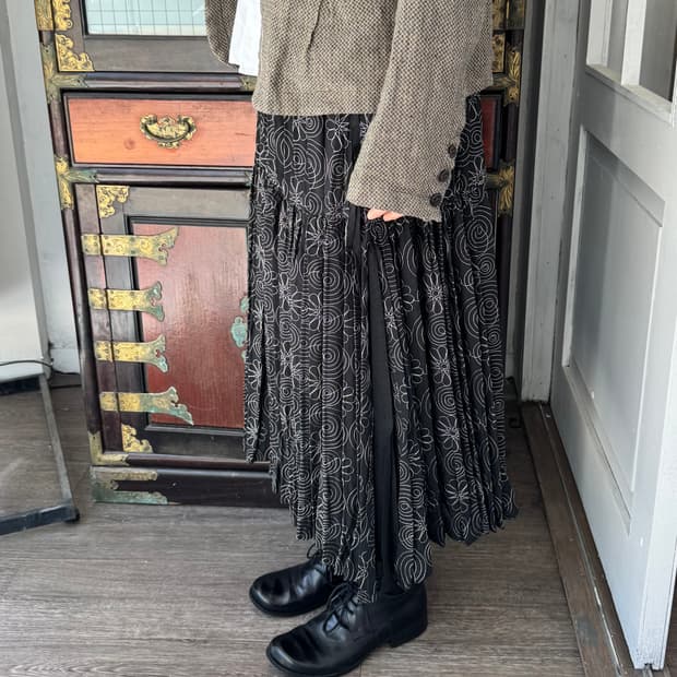 이세이 미야케 FETE 엠브로이더리 플리츠 스커트