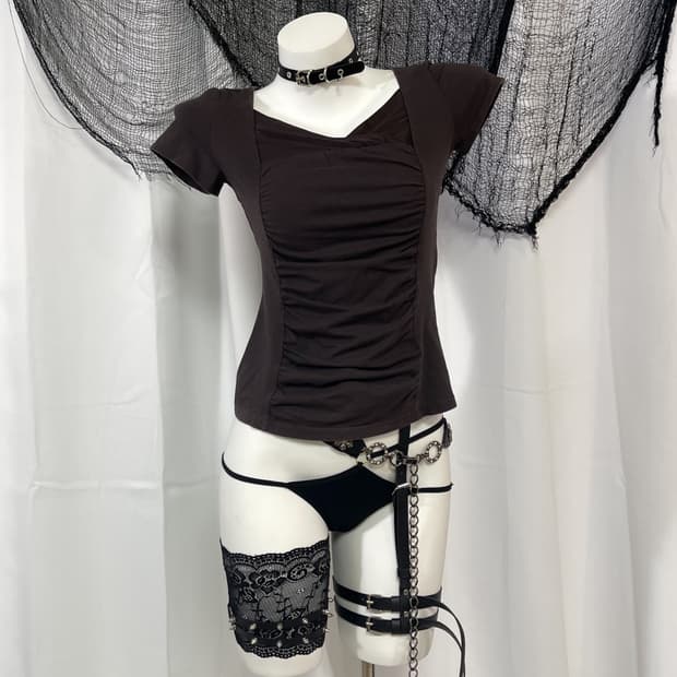 brown shrring t-shirt