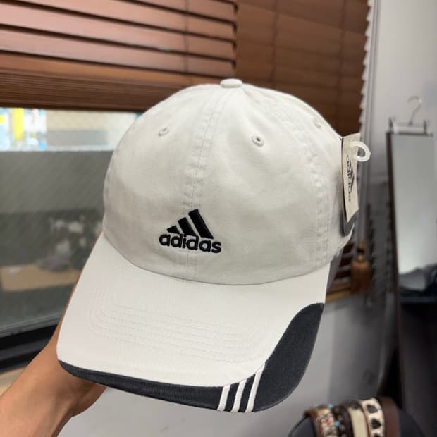 아디다스 에센셜 데드스탁 볼캡 모자