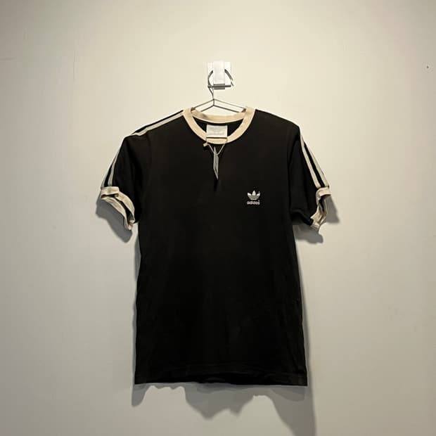 90’s adidas t-shirt