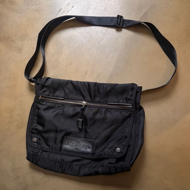 디젤 스펠아웃 메신저백
