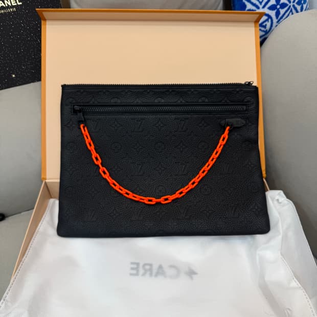 루이비통 버질아블로 쉐도우 체인 클러치 