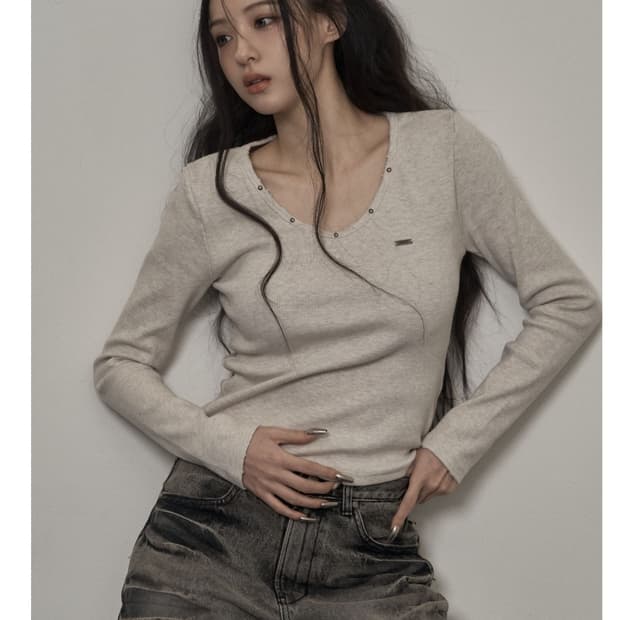 카키포인트 데미지 스터드 티셔츠