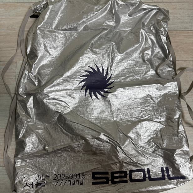 UVU 서울팝업 한정 실버 레이싱백