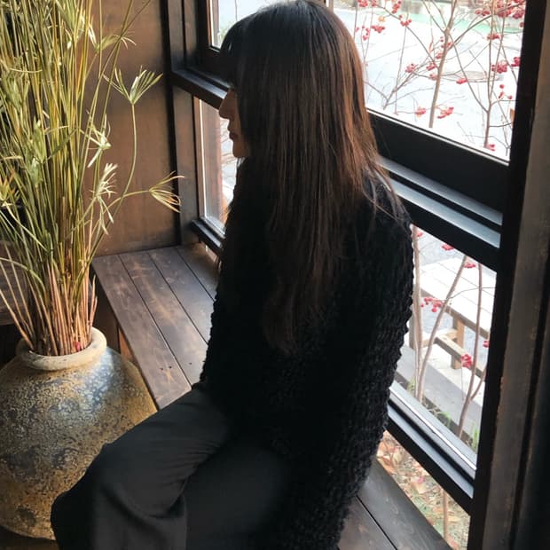 블랙 팝콘 벨벳 니트