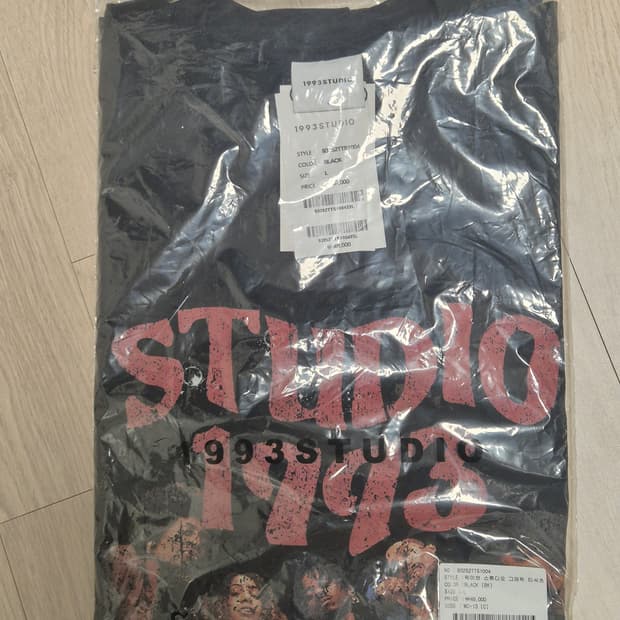 1993스튜디오 그래픽 티셔츠