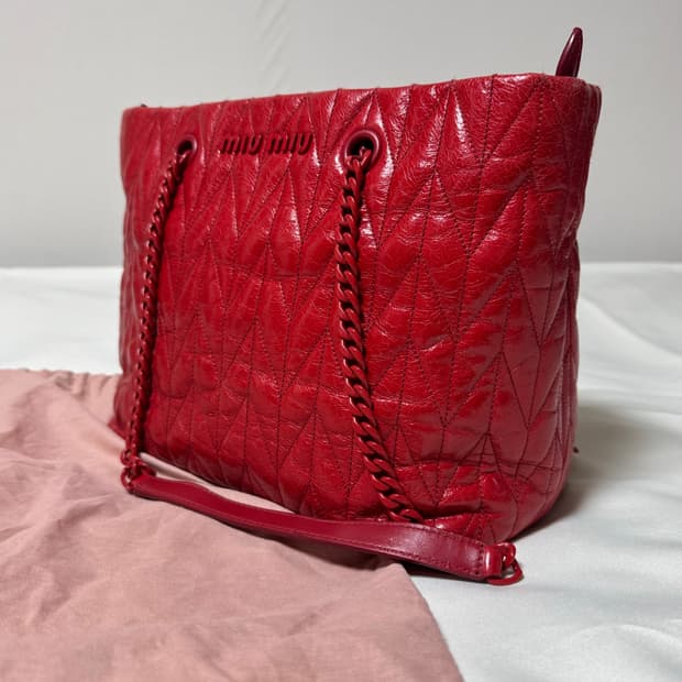 미우미우 마테라쎄 퀄팅 토트백