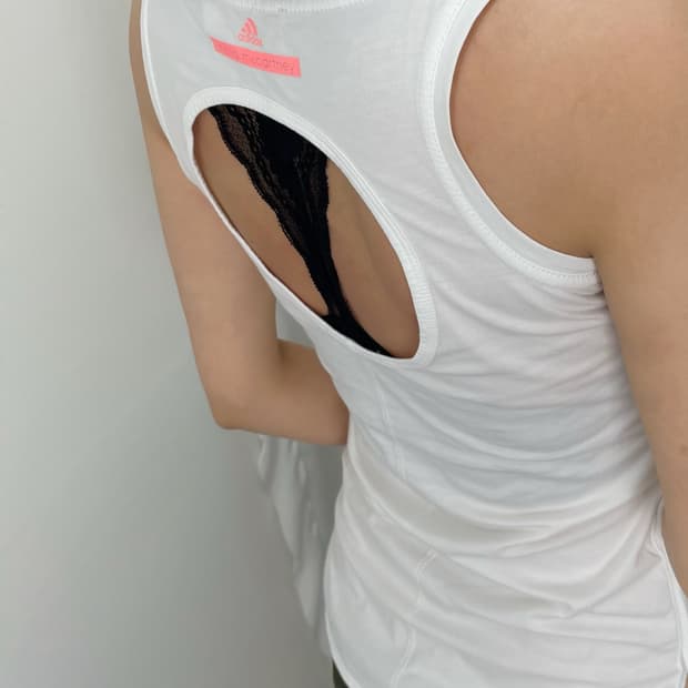 Adidas x Stella McCartney 나비 프린팅 슬리브리스