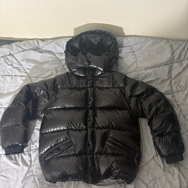 Birthdaysuit 유광 블랙 패딩(M) 판매합니다