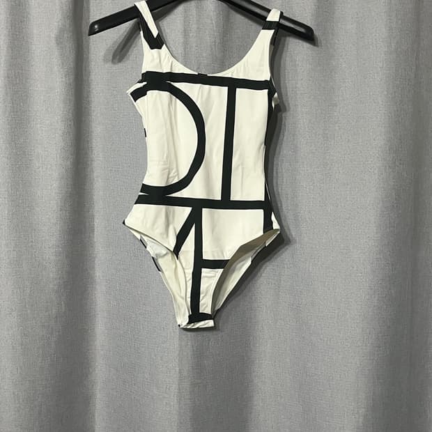 토템 모노그램 스웜수트