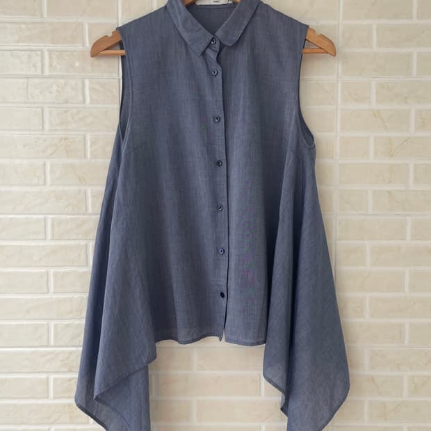 KNOTT Sleeveless Blouse