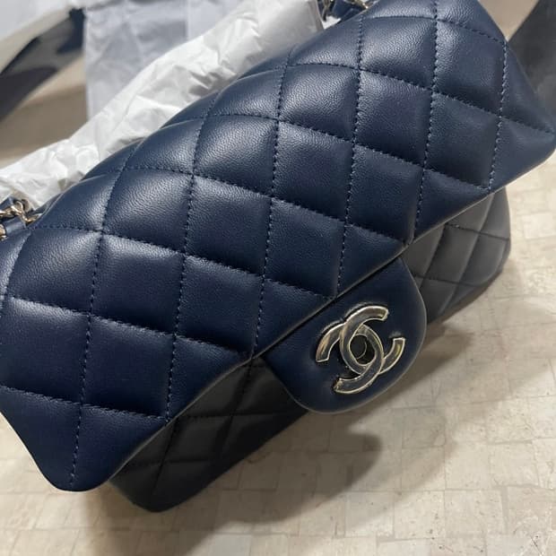샤넬 클래식 램스킨 미니백 네이비