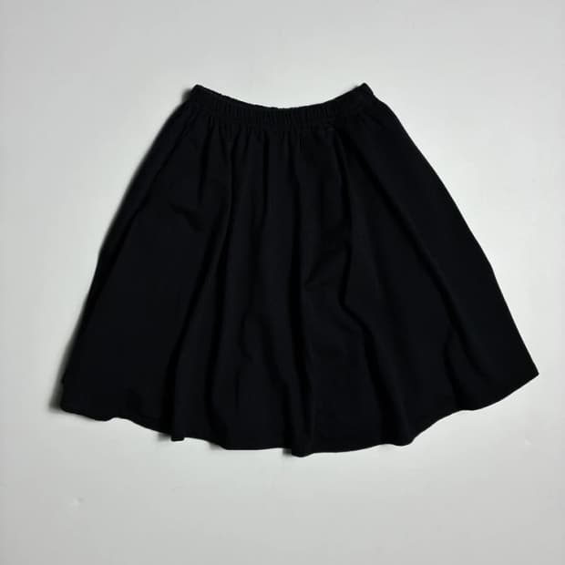 아네스베 블랙 웨이스트 밴딩 스커트 R2758