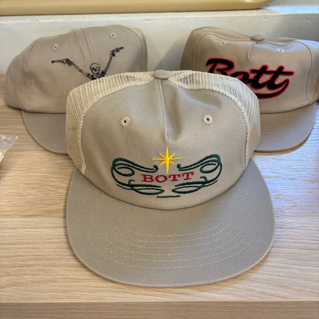 Bott typo truker cap