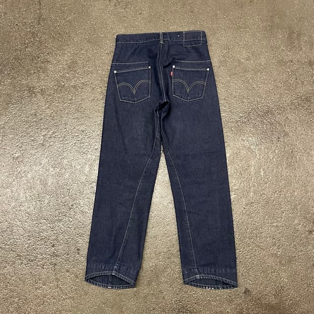 00s 리바이스 엔지니어드진 (29“)