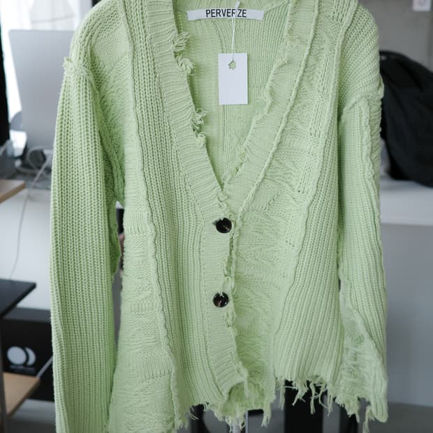 Perverze 퍼버즈 데미지 니트 가디건