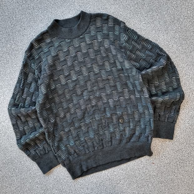 레드옥스 패턴 니트 스웨터