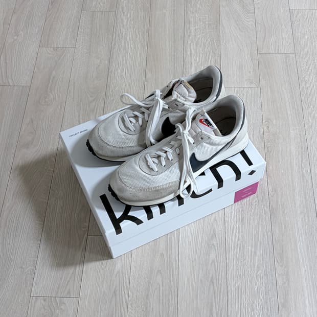 나이키 테일윈드79 흰검 280