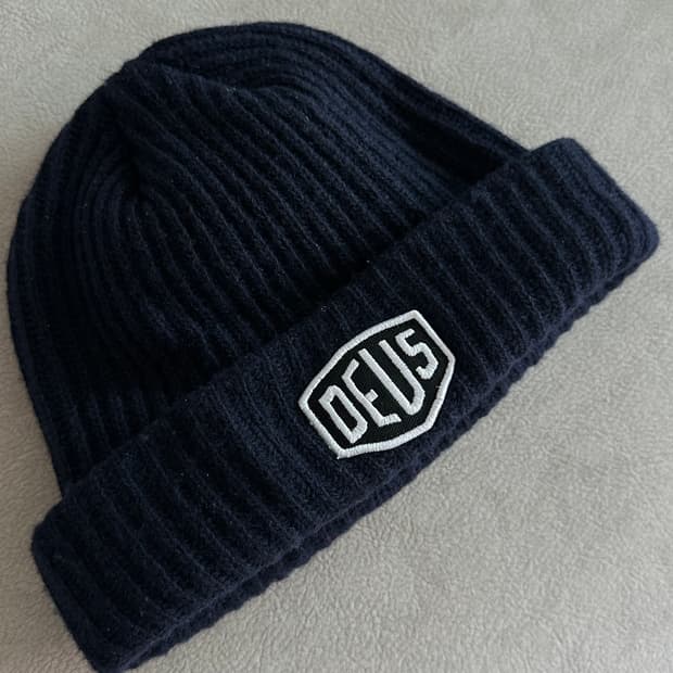 데우스 로고 비니 네이비