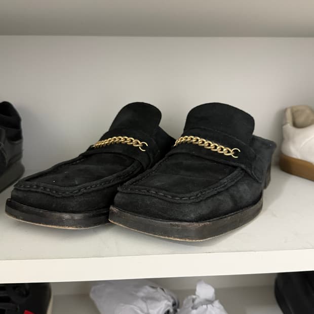 마틴 로즈 스웨이드 체인 뮬 40