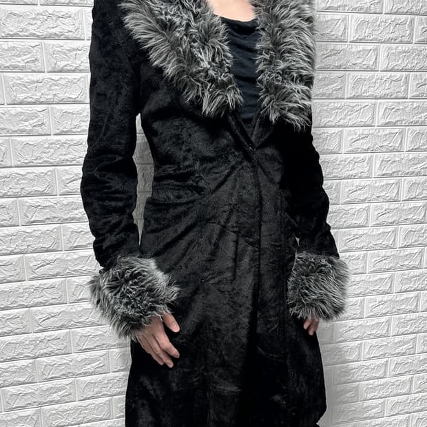 퍼 트리밍 벨벳 롱코트