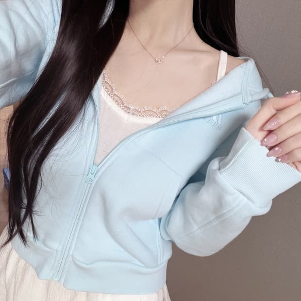 아디다스 시나모롤 스카이블루 기모 크롭 후드집업 s