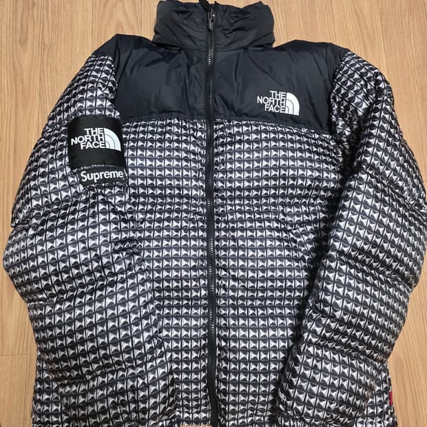 슈프림 X 노스페이스 스터드 눕시패딩