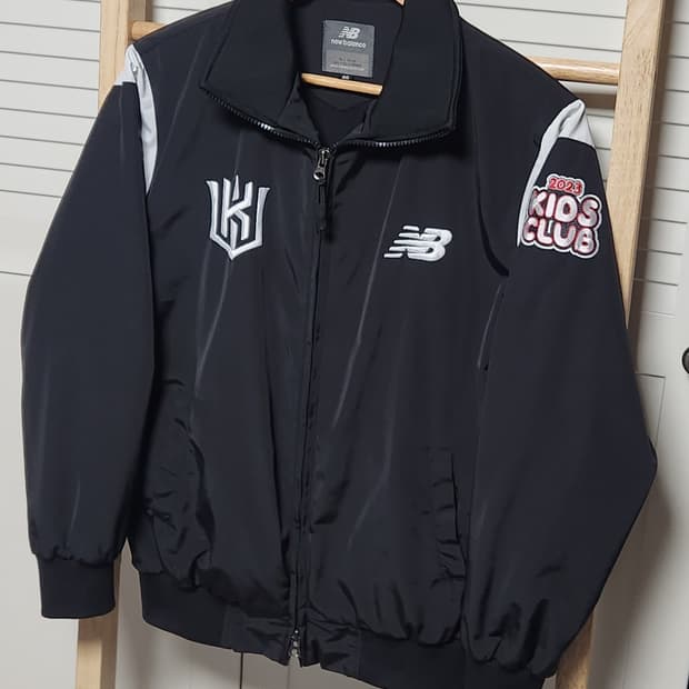뉴발란스 2023 KT위즈 춘추 바람막이 자켓