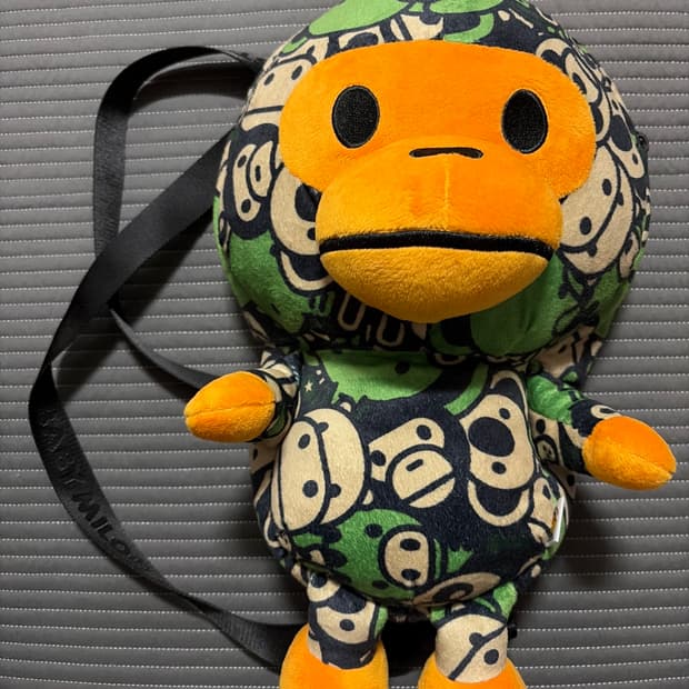 베이프 마일로 플러시 백팩 그린 팝니다.