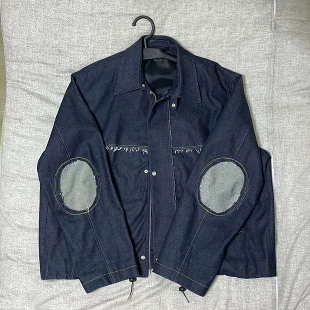 타이핑미스테이크 엘보우 패치데님 자켓_ ELBOW PATCH BLOU