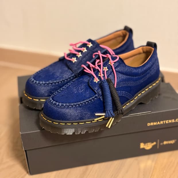닥터마틴 x 어웨이크뉴욕