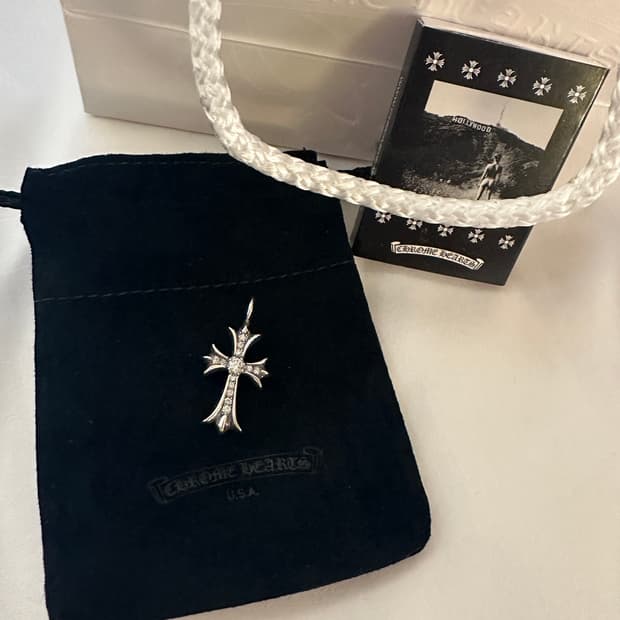 크롬하츠 실버 타이니 크로스 풀파베 펜던트