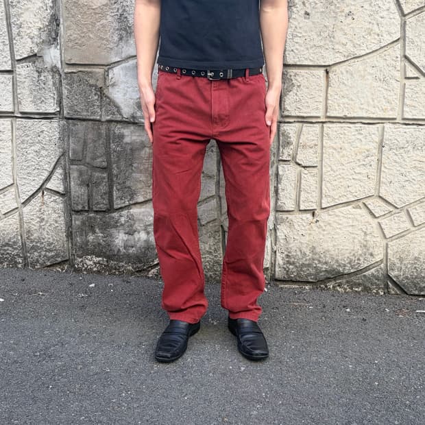 리바이스 화이트 탭 클래식 버건디 치노 팬츠