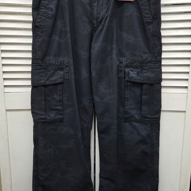 리바이스 블랙 카모플라쥬 카고 팬츠