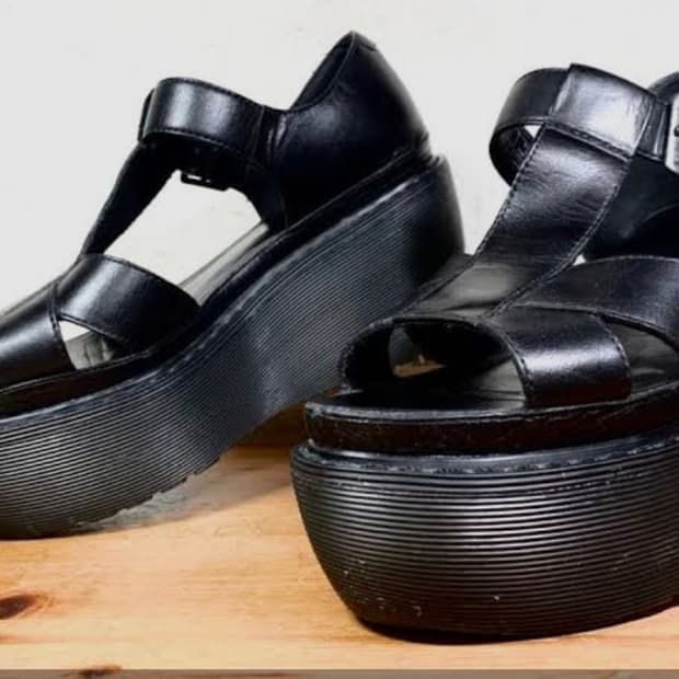 닥터마틴(Dr. Martens)아다야(ADAYA)통굽 플랫폼 샌들