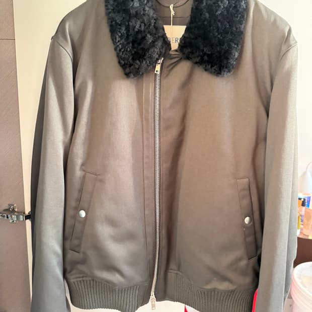 [L] 버버리 시어링 칼라 코튼 봄버 자켓