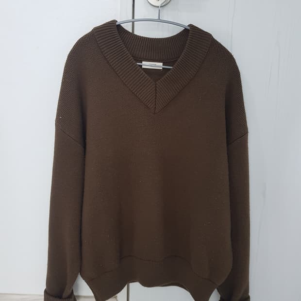 [옷장정리] 브라운 브이넥 니트 스웨터