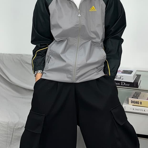 아디다스 그레이 배색 바람막이