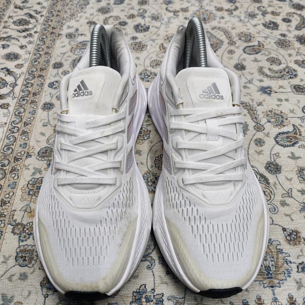 아디다스 퀘스타 스니커즈 250mm