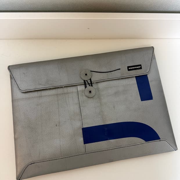 프라이탁 f411 노트북 슬리브