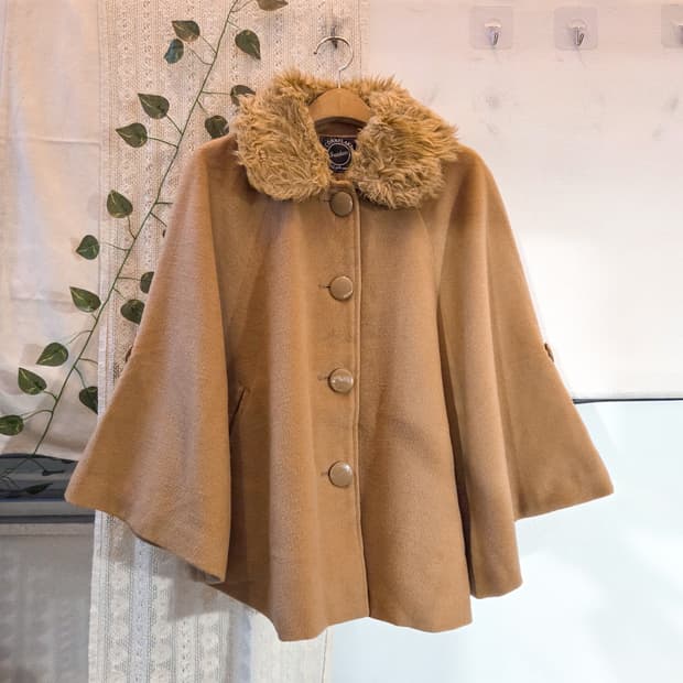 퍼카라 포인트 케이프 코트