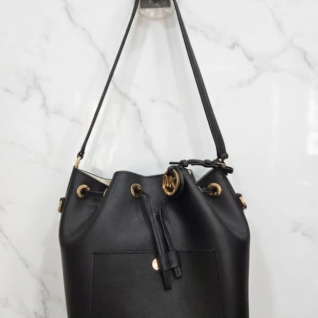 MICHAEL KORS 마이클코어스 토트백 가방!~ 블랙 색상!~