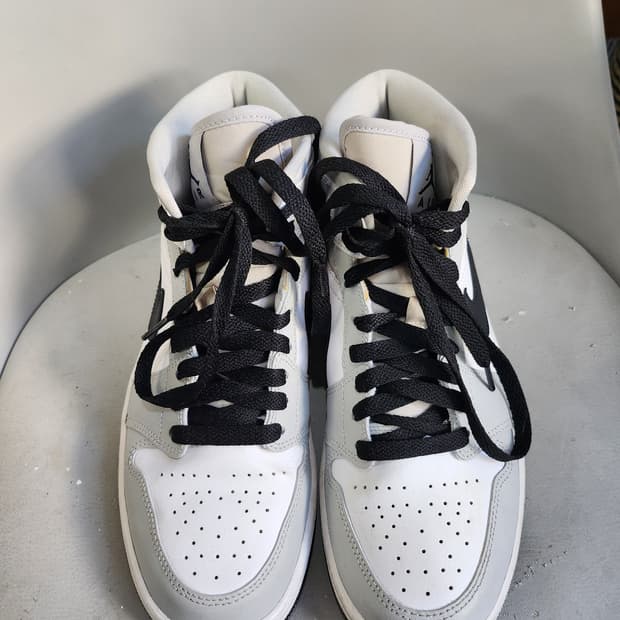 나이키 에어조던 1미드 우먼스 라이트 스모크 그레이