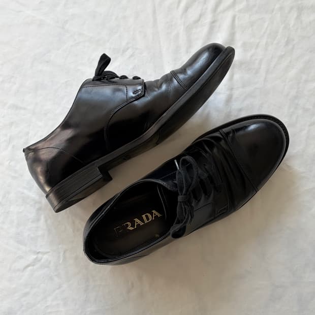 프라다 더비 슈즈 250
