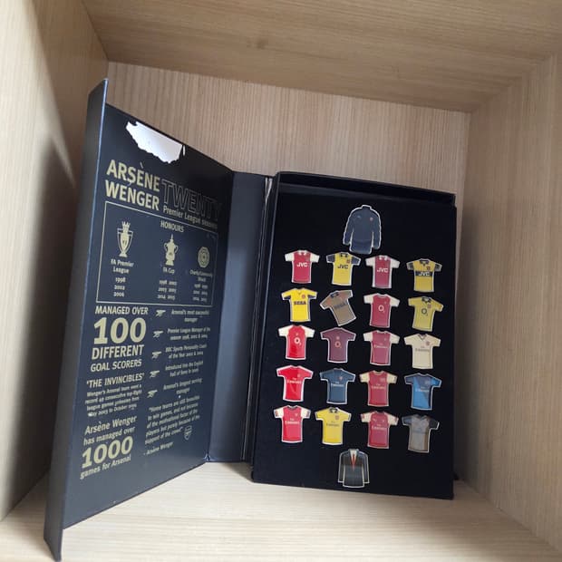 아스날 벵거 감독 부임 20주년 기념 뱃지